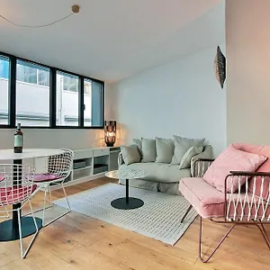 211058 - 4 Personnes à Paris